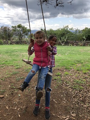 Children’s play area – outdoor - Cabañas San José de la Montaña (Marcos Castellanos)