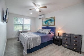 Bedroom, side tables with lamps, ceiling fan, Laptop-friendly workspace, exterior window - 3-bedroom unit with private entrance, private bathroom, full kitchen, living and dining area, workspace, and laundry. (Orlando)