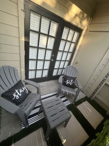 **5mins from NRG Stadium** Cozy 2 BDRM Condo/ 5mins away from Med Cntr