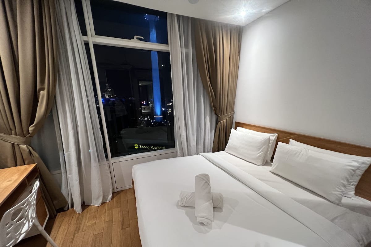 3 bedrooms, Egyptian cotton sheets, premium bedding, free WiFi