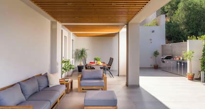 Design villa with private pool & sea-view terraces