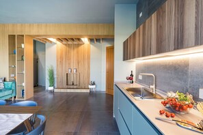 Fridge, microwave, oven, stovetop