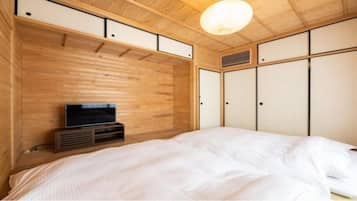 House | 5 bedrooms, down duvets, iron/ironing board, bed sheets