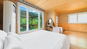 Basic Room, 1 Bedroom (Sokdaksokdak) | 1 bedroom, free WiFi - Hongcheon Stoneisland Pension (Hongcheon)