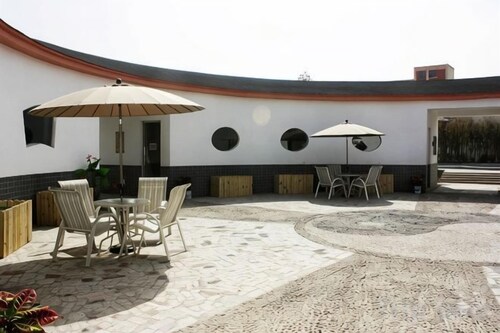Haiwang Hongya Hot Spring Hotel