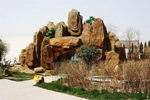 Exterior - Haiwang Hongya Hot Spring Hotel (Wen County)