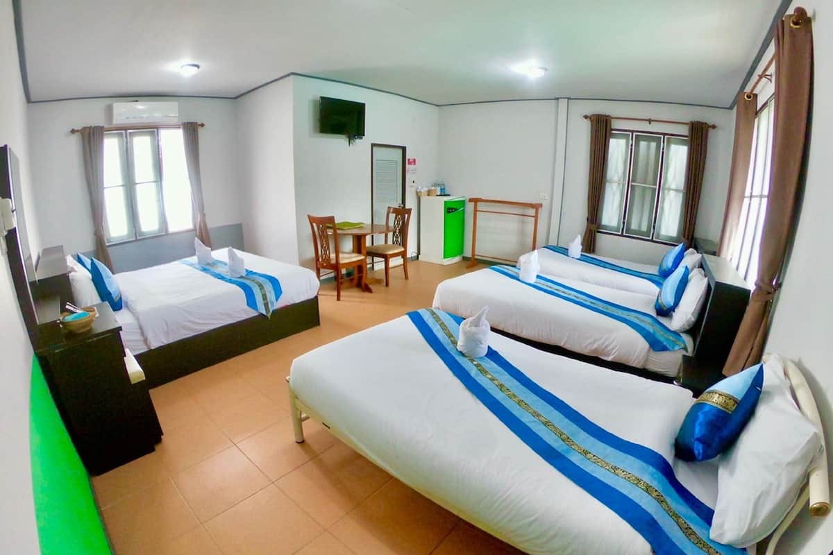 Chambre Deluxe | Rideaux d’obscurcissement, accès au Wi-Fi (inclus), literie fournie