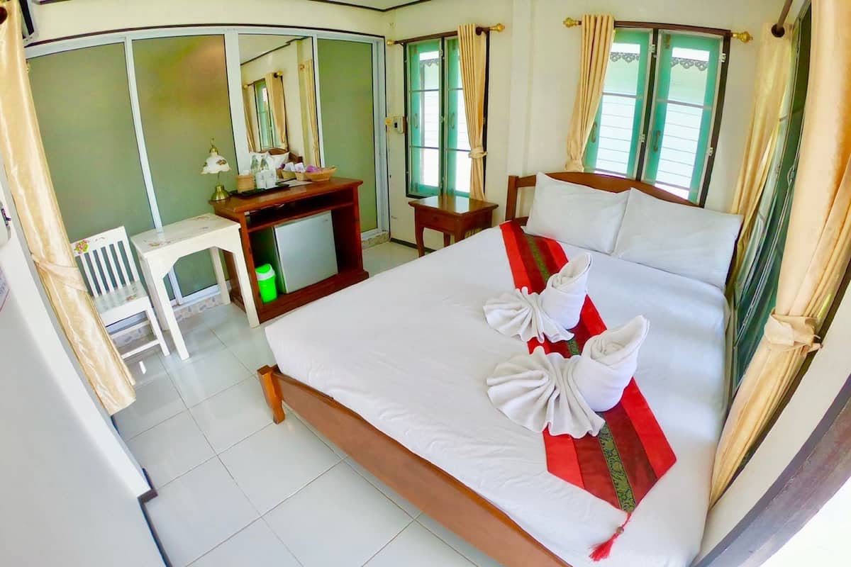 Standard Cabin | Free WiFi, bed sheets