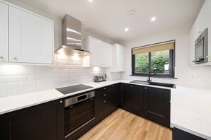 雪櫃、微波爐、焗爐、爐具