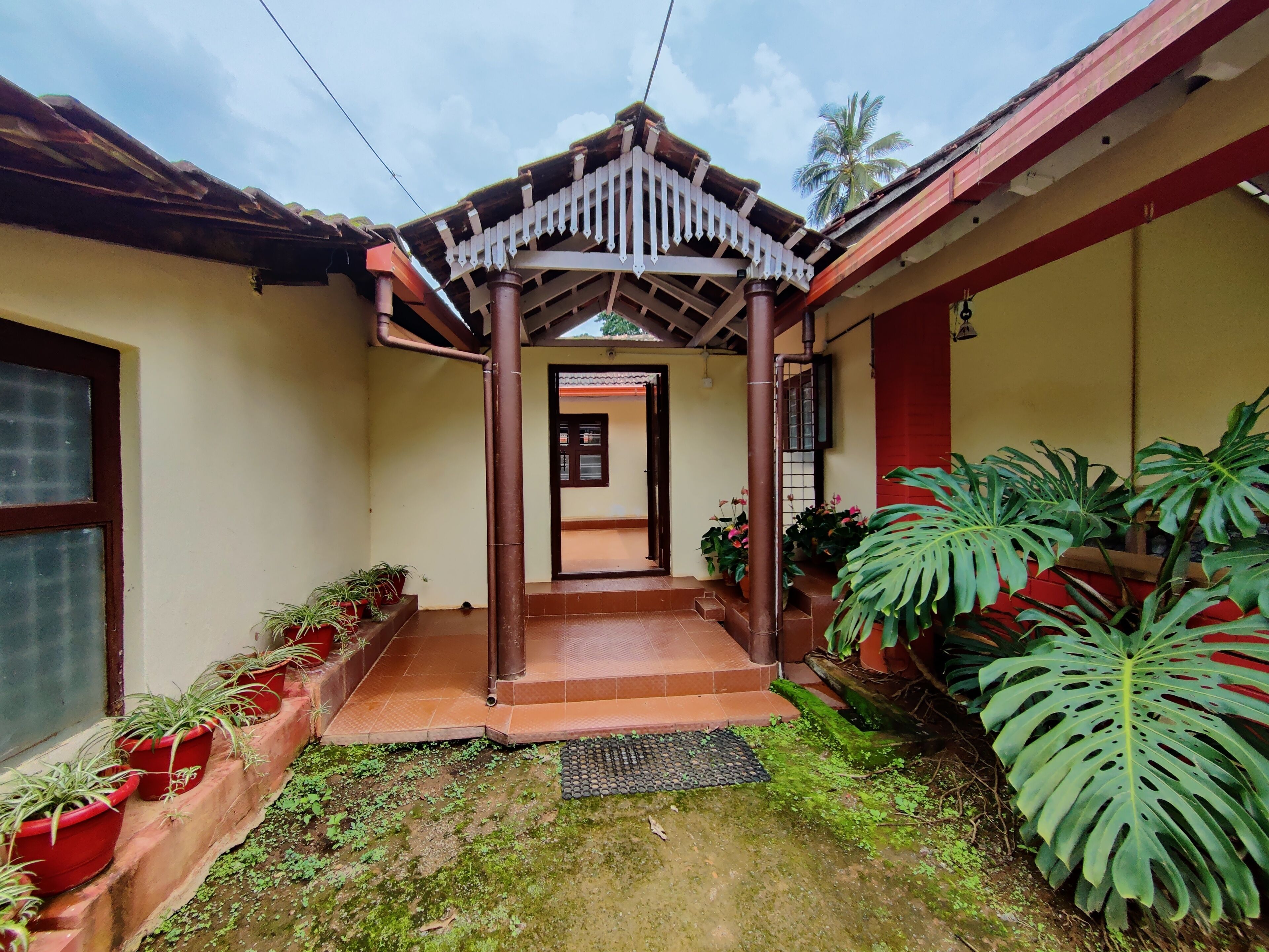 المنشأة من الخارج