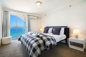 2 bedrooms, iron/ironing board, WiFi, bed sheets - 30A Peninsula Summary (Surfers Paradise)