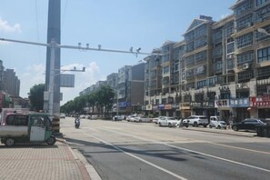 صورة غير مصنفة، 2 من 23، زرّ