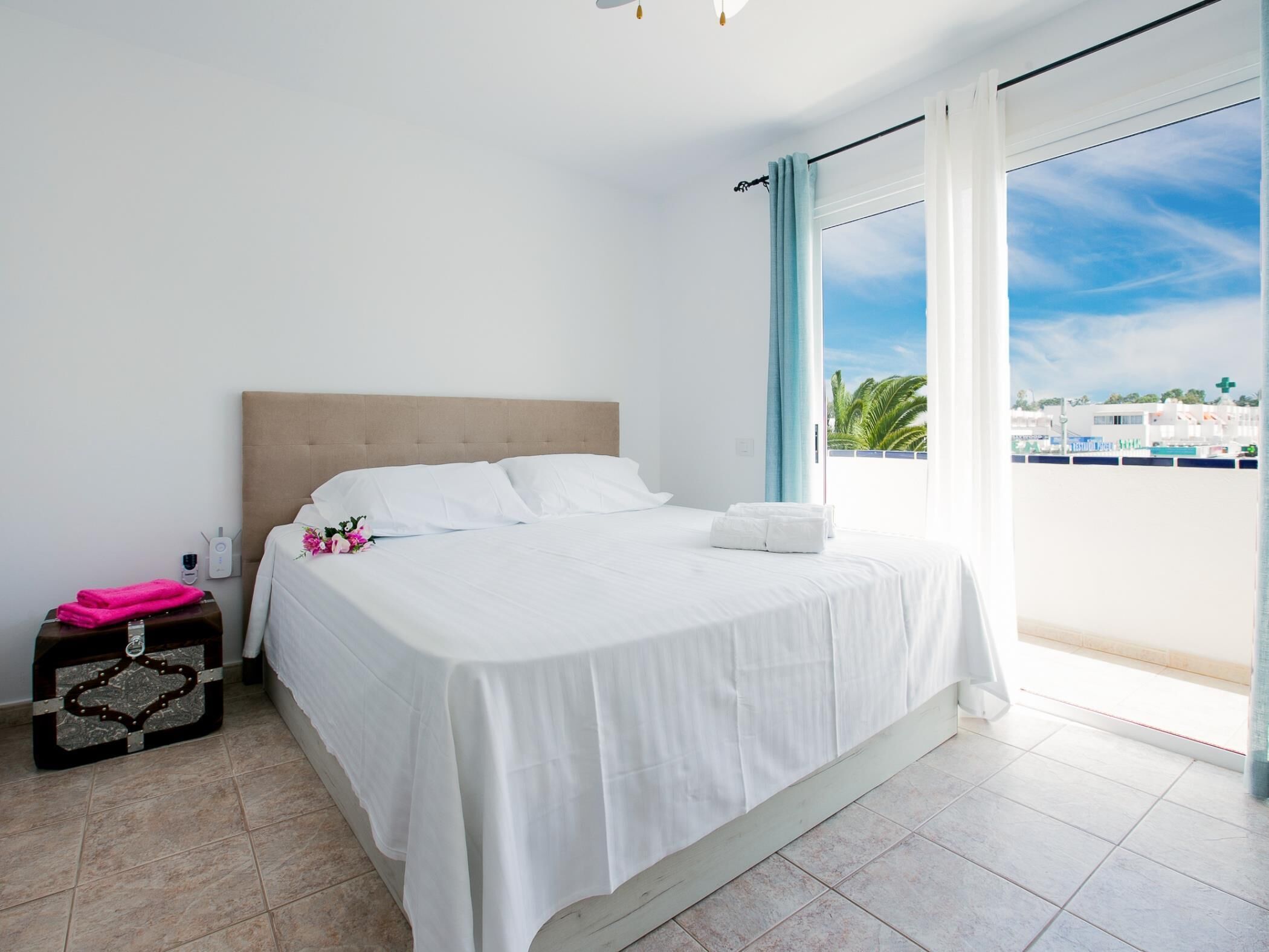 4 quartos, ferros/tábuas de passar roupa, acesso à internet