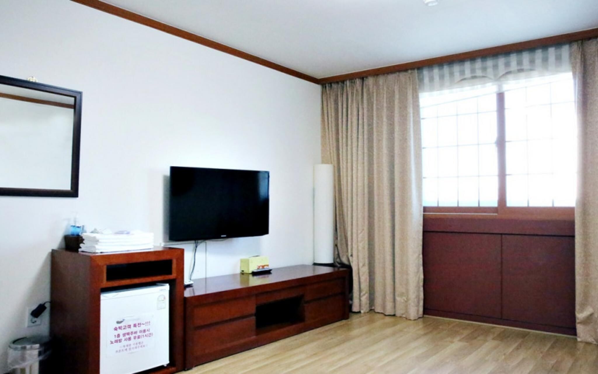 Room (Superior Ondol) | 1 bedroom, free WiFi, bed sheets