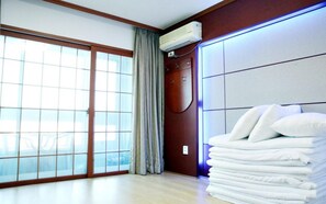 Habitación (Condo type ondol side ocean view) | 1 dormitorio, wifi gratis, ropa de cama