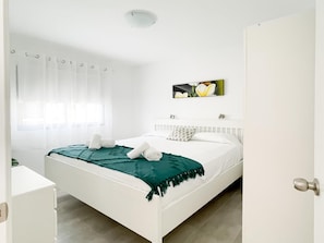 1 slaapkamer, een strijkplank/strijkijzer, internet, beddengoed