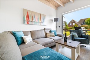 Een televisie, een open haard en een filmbibliotheek