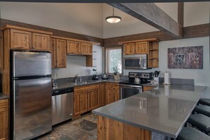 冰箱、微波炉、烤箱、炉灶