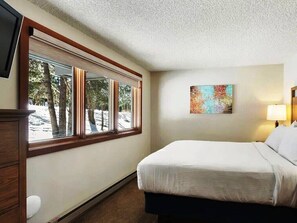 3 habitaciones, escritorio, tabla de planchar con plancha y wifi gratis 