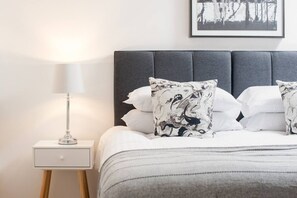 4 bedrooms, desk, iron/ironing board, free WiFi