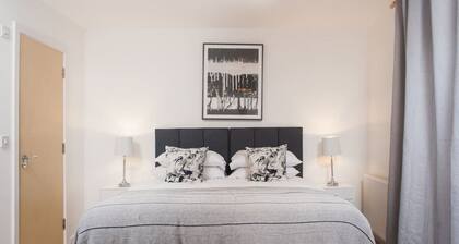 Clifton Jewel - 4 bed house w/parking. MyCityHaven