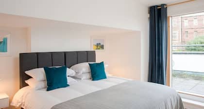 Clifton Jewel - 4 bed house w/parking. MyCityHaven