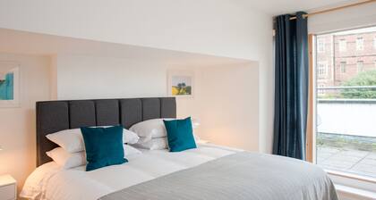 Clifton Jewel - 4 bed house w/parking. MyCityHaven