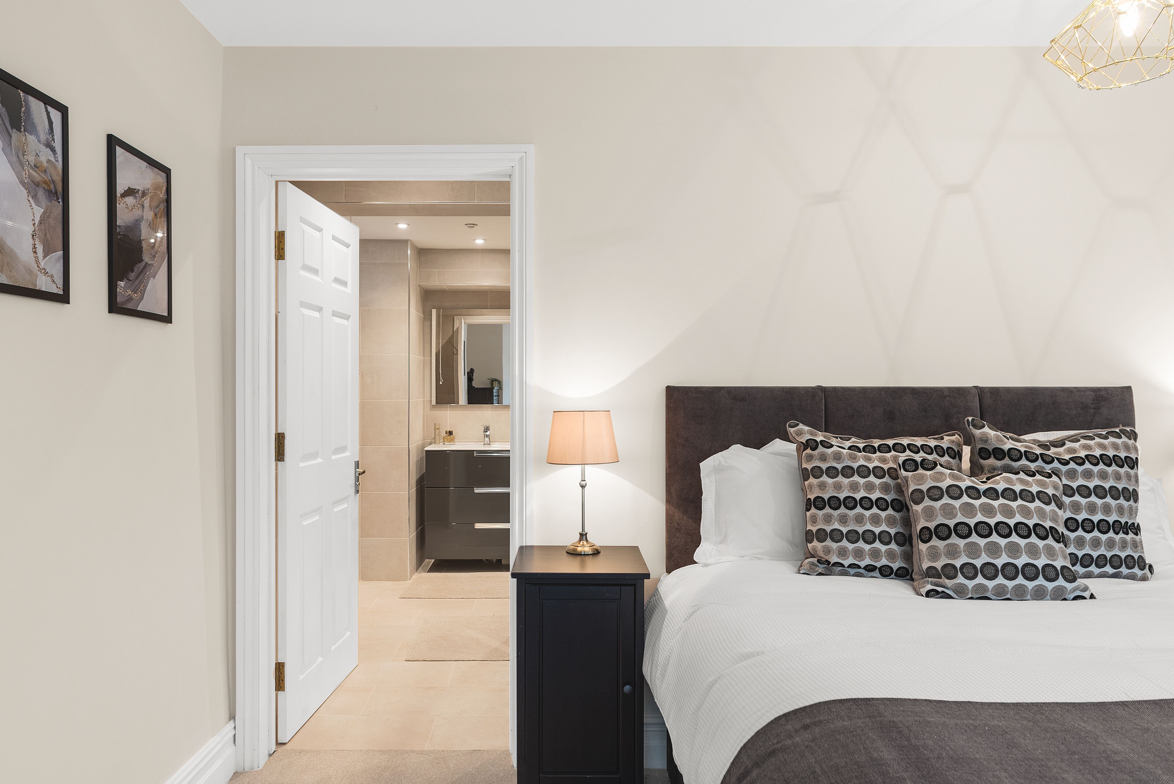 2 Schlafzimmer, Schreibtisch, Bügeleisen/Bügelbrett, kostenloses WLAN