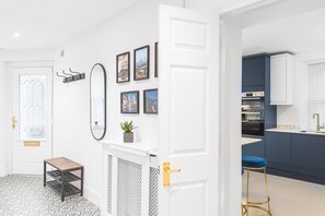 Interior - Stunning 2 bedroom apartment in fantastic location (Bristol)