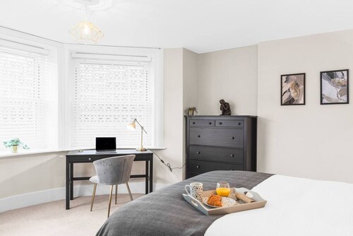 Stunning 2 bedroom apartment in fantastic location