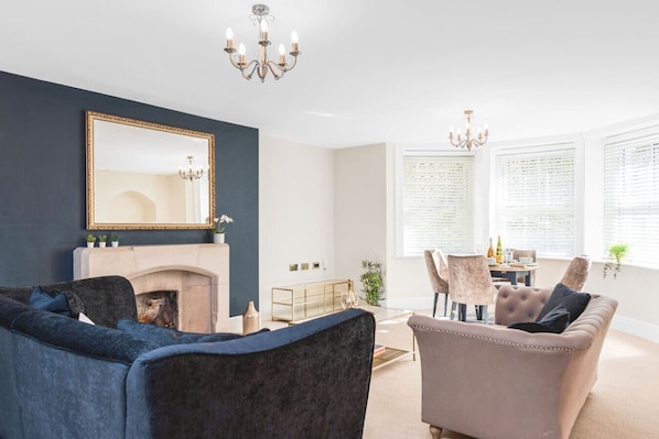 Interior - Stunning 2 bedroom apartment in fantastic location (Bristol)
