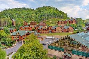Exterior - Excellent Location - Smoky Mountain Resort - Family Friendly - Waterpark - Sleeps 8! (Gatlinburg)