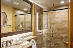 Combined shower/bathtub, hair dryer, towels - Excellent Location - Smoky Mountain Resort - Family Friendly - Waterpark - Sleeps 12! (Gatlinburg)
