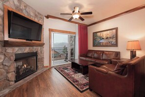 Fernseher, Kamin, DVD-Player