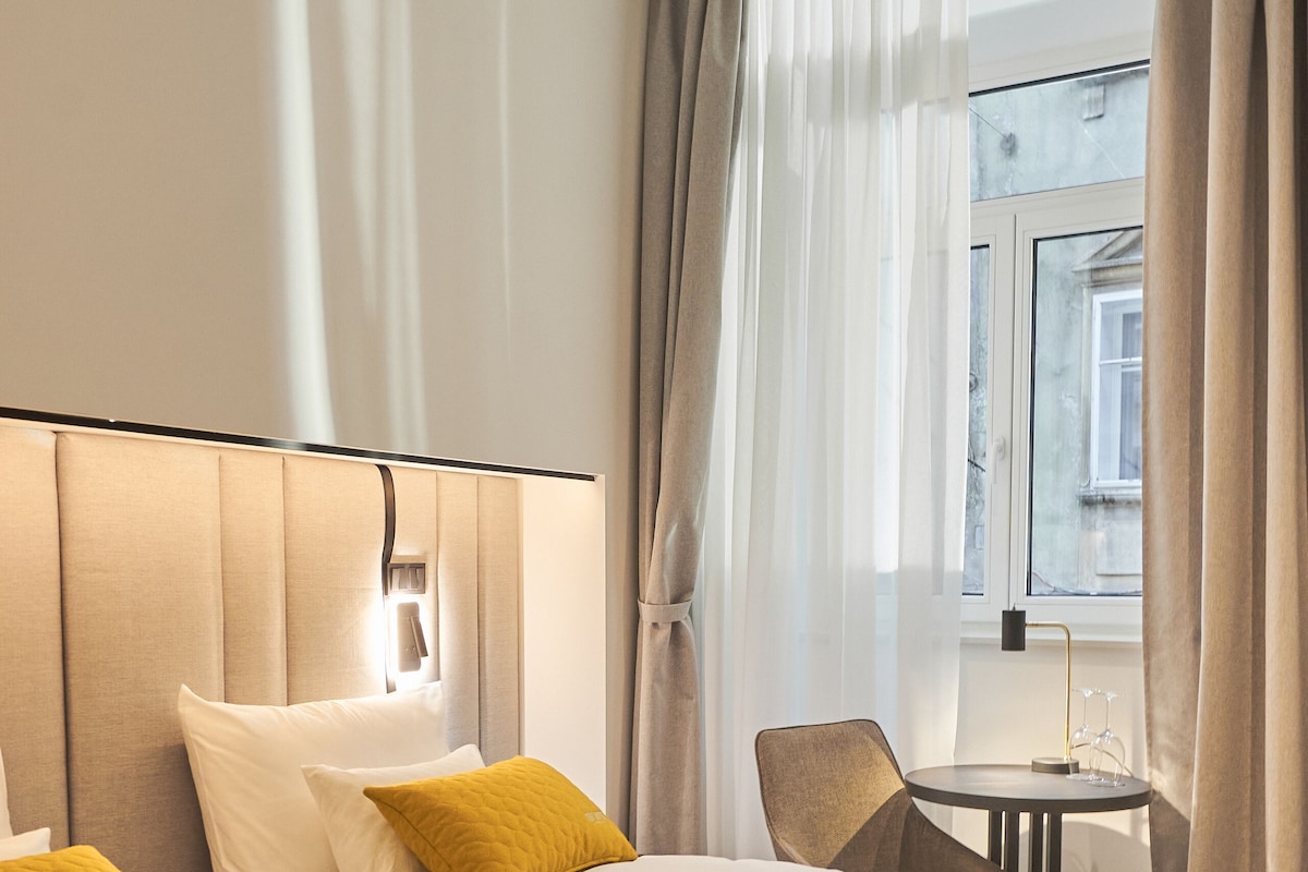 Premium bedding, down duvets, desk, laptop workspace