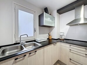 Fridge, microwave, oven, coffee/tea maker - CAP NORFEU 60 Roses / Roses - INTERimmo (Rosas / Roses)