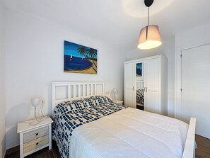 2 bedrooms, iron/ironing board, free WiFi