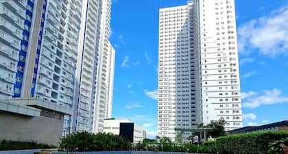 Minimalist 1BR nr SM North |Fastnet |Parking
