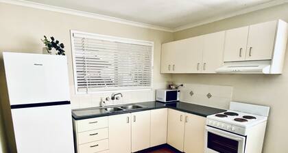 Caboolture, Central Location, Sleeps 8