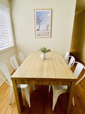 Dining - Caboolture, Central Location, Sleeps 8 (Caboolture South)