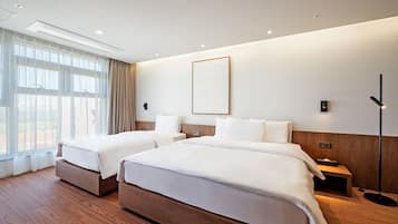Suite | Premium bedding, down comforters, pillowtop beds, desk