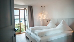 1 bedroom, bed sheets - Garden Suite with cozy eat-in kitchen and lake view (Frauenchiemsee)