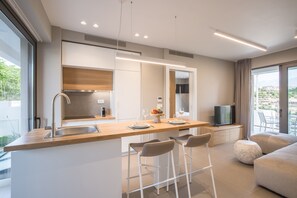Noemie Luxury Suite 104 | Área de estar | Smart TV