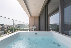 Noemie Luxury Suite 107 | 阳台景观