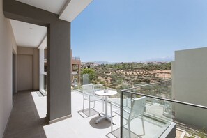 Noemie Luxury Suite 108 | Uitzicht vanaf balkon