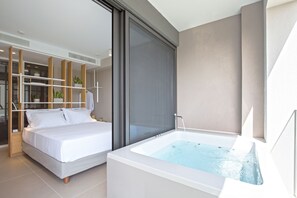 Noemie Luxury Suite 107 | 1 多间卧室、熨斗/熨衣板、免费 WiFi、床单