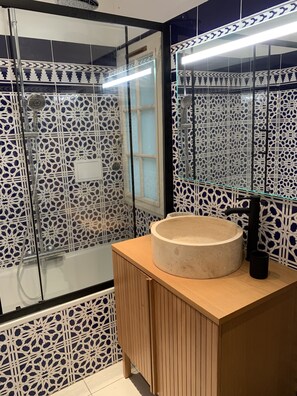 Combined shower/tub - Montpellier: charming apartment in the heart of town, close to everything! (Montpellier)