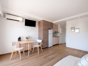 Interior - Les Pradels by Interhome (Cavalaire)