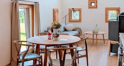 dieKELLERSTÖCKL - typical styrian chalet in the Schilcher wine region