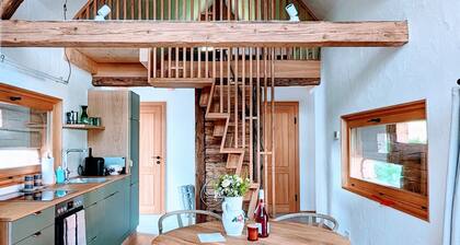 dieKELLERSTÖCKL - typical styrian chalet in the Schilcher wine region